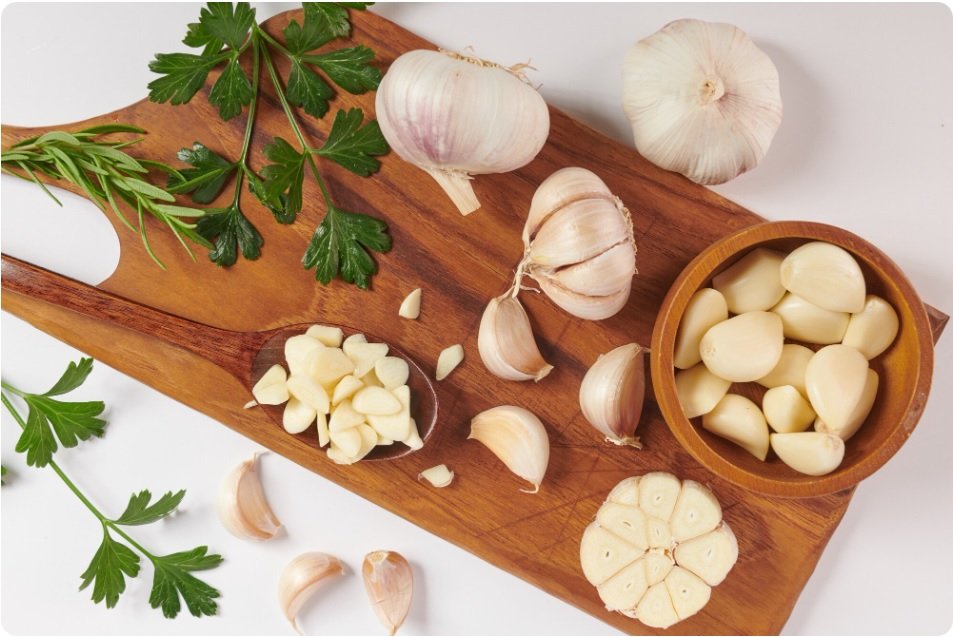Fresh garlic with antimicrobial properties for natural immunity