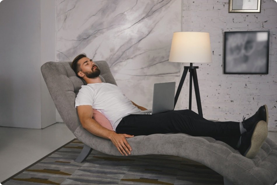 Strategic 15-minute power nap for energy restoration